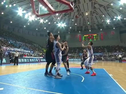 对手疯狂挑衅,易建联强势回击,单节爆砍25分! #cba联赛 #dou来cba #cba评球大会