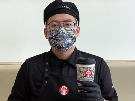 我们的杯盖不仅结实还有其他妙用哦~看完这个视频你就知道啦#霸王茶姬 #霸王茶姬江苏 #杯盖妙用