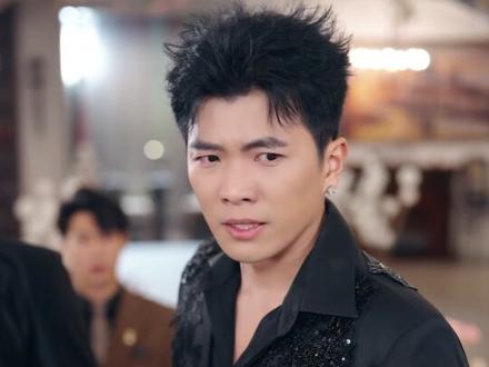 炮灰的自我修养 意外穿书穿成恶毒反派,绑定“反派求生系统”,一路逆风翻盘,享受开挂人生!#炮灰的自我修养 #系统#穿书自救指南 #短剧推荐