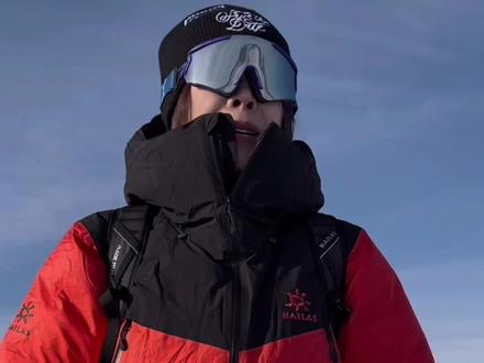 你可以一辈子都不登山,但心中总该有一座高山。#登山 #雪山 #珠峰 #kailas凯乐石 极寒系列8000GT羽绒服#安蒂的户外世界