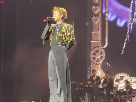 汪苏泷又飙英语了 第一位在纽约场馆连开两天演唱会的中国歌手@汪苏泷 #汪苏泷 #世巡演唱会 #神级现场 #直拍
cr: JING