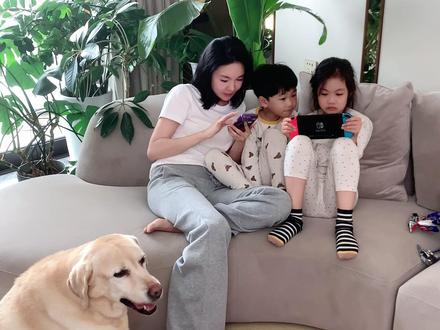 和闺女每天边玩边练10分钟,快乐带娃+好体态两手抓#dalin21天减脂 #体态纠正 #生活化减脂 #亲子运动 #带娃健身