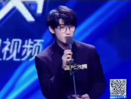 #丁程鑫 程 所以时间的参照物到底是什么 是练习室留下的汗水 是小小少年变成大男孩 是少年逐渐变清晰的棱角 是眼中不变的信念 是借着师兄的舞台发光的少年拥有了自己的舞台 还是粉丝越来越多被更多人认可.@时代少年团-丁程鑫 #会火@抖音来客官方助推官 #官方给点热度