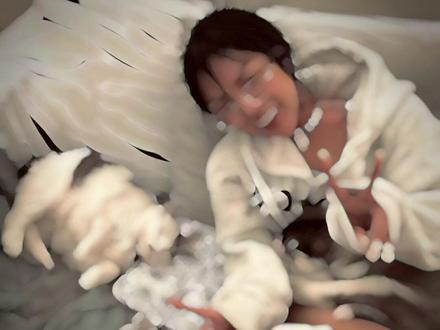 想我了就 中间三指朝手心 大拇指摸耳朵 小拇指摸嘴巴 懂我意思了吧