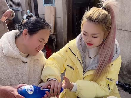 都说不能喝了还一直给我倒满一杯😂%创作灵感 %搞笑视频 @抖音小助手