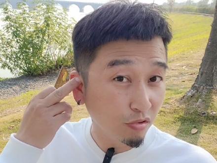 我是招商信用卡接近20年的老用户,还款从来没有逾期过…之所以这次没有扣款成功,是因为我最近正好换了张个人卡,而忘记把绑定的自动还款的银行卡变更过来了…另外补充说一点,招行的每次打过来的这个021开头的电话每次都还不一样,像极了骚扰电话。#龚叟叟 @招商银行信用卡 @招商银行