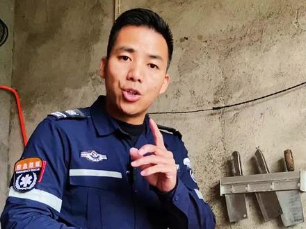 油锅着火千万不能泼水灭火#厨房里的江湖 #油锅着火 #消防知识 @抖音小助手