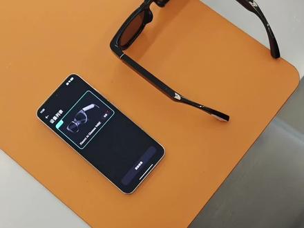 咱们的小米AI眼镜要怎么恢复出厂设置呢?
一、小米AI眼镜重置(恢复出厂)
标准按键操作(最常用)
1.开机状态,连续短按3次电源键→绿灯闪烁
2.绿灯闪烁时,快速短按3次相机键→白灯闪烁(开始重置)
3.白灯熄灭→自动重启(约17秒)→蓝灯闪烁→进入蓝牙配对模式
#小米 眼镜#AI眼镜 #ai眼镜第一视角 #恢复出厂设置方法