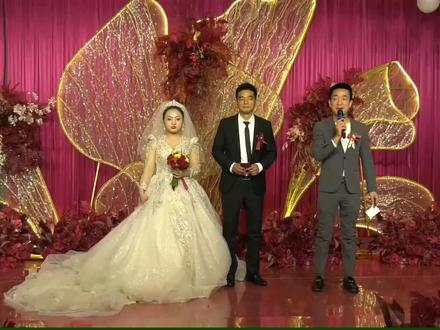 婚礼现场舅舅披红,新人改口叫爸妈,父亲讲话。#婚礼仪式 #婚礼现场