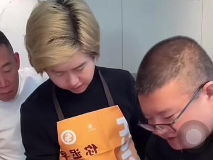 哎呀妈呀,包子这样很容易“挨打”😂😂😂#孙卓 #孙卓直播录屏回放