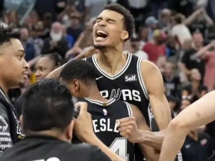 文班亚马中投压哨绝杀,马刺逆转尼克斯夺得冠军#名场面