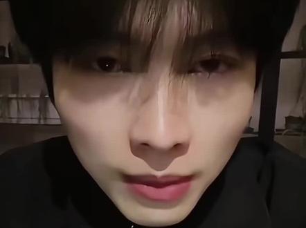 小圣好像哭了,炸街博主这条路不好走,这就是小圣炸街视频更新慢的原因,不是谁都就都可以模仿小圣的,小圣自描述,这几天失败了,今天也差点失败了,圣家军珍惜吧,前不久小圣直播也透露以后可能会走剧本,珍惜每一期的真实炸街视频。关注我看小圣最新精简版炸街视频。#炸街 #小圣 @DOU+上热门 @DOU+小助手 @小圣