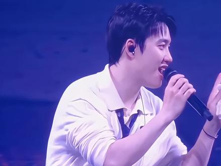 嘟让大家唱黄金国 还模仿有人唱错了 好可爱啊啊啊😍#都暻秀 #EXO #EXO六巡 #EXO演唱会 cr. clairmerence 260510 EXO六巡演唱会中国台北场 Day_2 金俊勉 朴灿烈 都暻秀 金钟仁 吴世勋