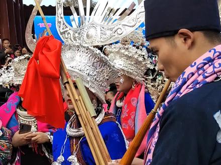 苗家媳妇是这么讨的!