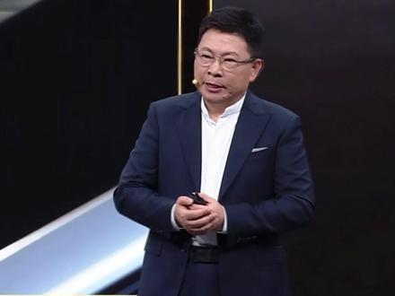 余承东称问界M9地表最强没有之一 #八大技术引领重塑科技旗舰# 余承东成新一代问界M9是地表最强SUV没有之一#问界M9全车搭载超140项全新技术,其中行业首创技术超40项,涵盖SUV设计、空间、座舱感知、座舱健康、影音体验、智能交互、全链路安全、性能八大领域,引领汽车行业实现再次跃迁。#问界M9首发搭载超40项行业首创技术#余承东#华为问界