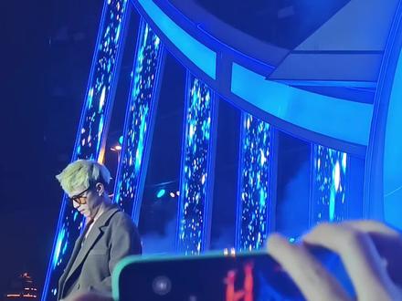 来过泼水节,见到了蹦山咔拉咔,也算是见到明星了,开心#追星现场 #神级现场 #追星成功 @关恒(蹦山咔拉咔)º⁶¹⁶