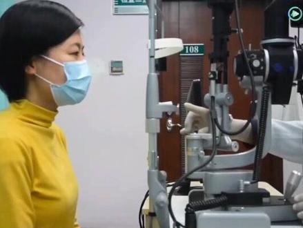 眼科规培医生,裂隙灯生物显微镜的操作方法!#眼科手术器械 #规培医生 #裂隙灯下的眼睛