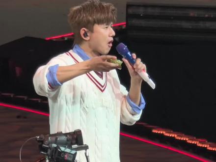 叶儿粑到底有多香嘛👀#张杰 #张杰成都演唱会