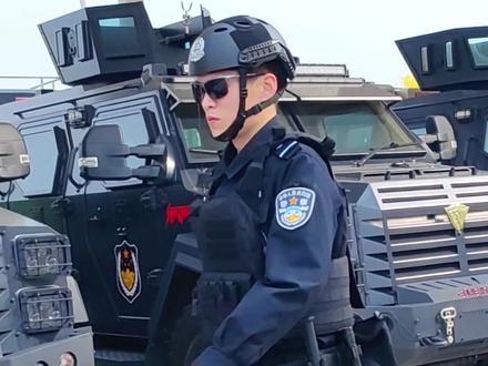 画一个特警看看吧!#机车#警察漫画 #漫画@抖音小助手