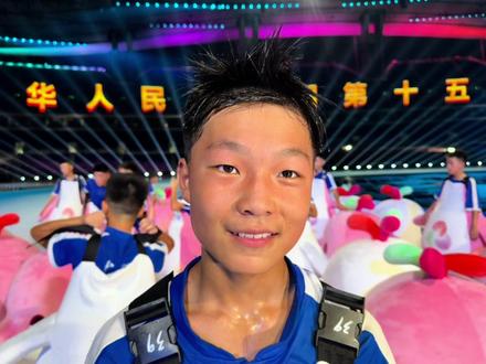 火爆全网的“大湾鸡”背后是每位少年的辛苦付出,他们用汗水换欢乐#十五运会 #吉祥物 #全运会 #大湾鸡