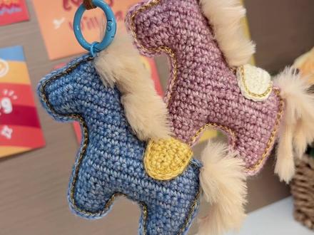 鬃毛固定教程来啦!新手必学
#钩针编织教程分享 #钩针编织教程 #小马钩织教程 #零基础学编织 #新年礼物