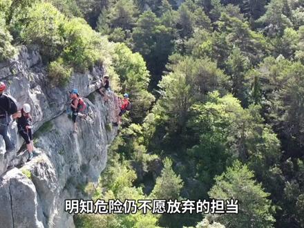 《挽救计划》里到底有什么#挽救计划 #电影化 做了不少“电影化妥协”——砍掉原著里大段硬核科学推导,简化地球线剧情。电影娱乐性高了很多。