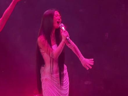 单依纯《好想谈恋爱》#单依纯 #好想谈恋爱 #单依纯深圳演唱会 #单依纯演唱会 #纯妹妹