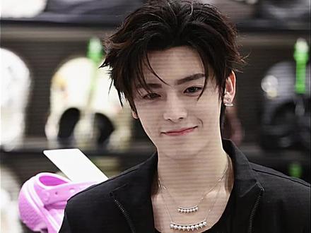 别哭啦以后哥哥保护你好不好
#侯明昊 #流量扶持