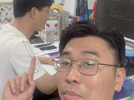 程序员改了一下午bug,边哭边改,最后彻底崩溃了哈哈哈哈哈哈抱抱他#程序员 #职场 #程序员日常 #bug #一定要看到最后 #我要上热门 @抖音小助手