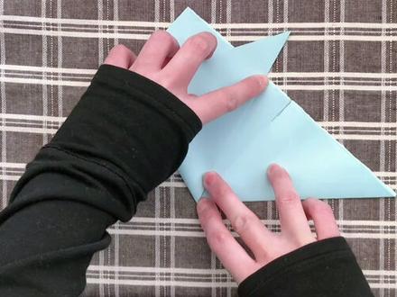 六折剪纸的折法,非常详细的解说教程哦!适用于燕山雪花❄️~学会了这种折法剪什么都好看#剪纸 #剪纸教程 #幼儿园手工