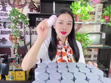 芙丝天然矿泉水来啦,追求品质的宝宝们赶紧喽它#芙丝 #芙丝天然矿泉水 #芙丝水 @抖音小助手