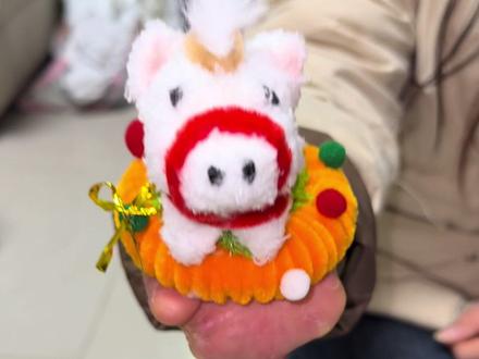 用扭扭棒做了小马 #一个动作证明你学的专业 #扭扭棒的100种玩法 #手工diy #马上钱来 #爱手工爱生活