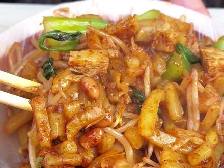 冬季限定美食,馋了一年终于吃到啦😋
#开封美食攻略 #开封旅游攻略 #炒酿皮 #开封城墙