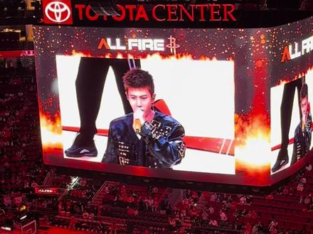 任嘉伦 休斯顿丰田中心
休斯顿火箭中场 任嘉伦 新年表演
#美国 #任嘉伦 #休斯顿火箭