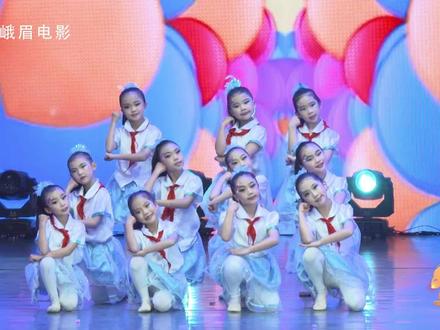 少儿舞蹈节目《童年》.mp4 #舞台表演 #少儿舞蹈 #梦想中国少儿春晚