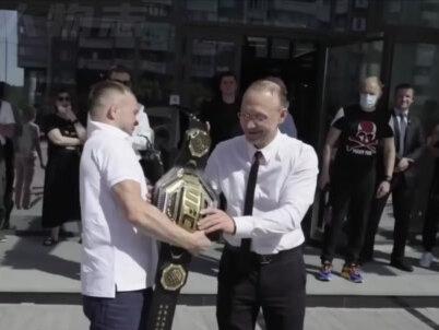 无情彼得严,力争重夺雏量级金腰带 #格斗人物志 #ufc #综合格斗 #mma #彼得严 #斯特林