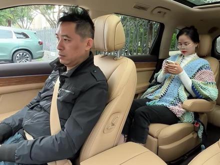 打开零重力座椅前排会被挤?今看看是不是有那么回事儿。#问界新M7六座智驾版 #问界 #零重力座椅