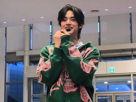 放一个长视频纪念时隔这么久的又一次mc预录 饭经终于放过我 26年吐司终于逐步放弃钻牛角尖工作 可以开始期待0314的一周年特别舞台啦!造型超可爱!
#金道勋 #mbc #预录