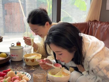 那天的鸡蛋面没有放盐,但是很咸。 如果可以,你能慢一点忘了我么?离开不是终点,遗忘才是,#幕后联盟#情感#情侣#根据真实事件改编#意难平