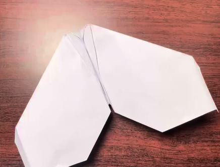 “旋风滑翔机”是一款简单折纸飞机,制作过程简单,飞的又直又远,适合新手#手工 #亲子互动 #飞机 #手工diy #亲子互动