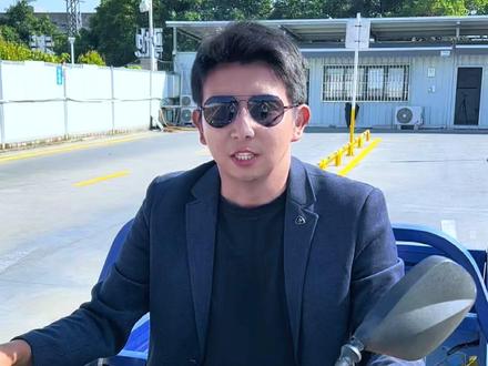 三轮摩托车科二半坡别慌!考试最容易出现两种状况:溜车和熄火 一分钟教你稳稳通过👇
✅ 防止溜车:
起步时,先慢松离合至半联动(车头微抖),然后稳住离合,慢慢松刹车。感觉车有前进动力了,再完全松开刹车,轻给油门上坡。
✅ 防止熄火:
离合不要松太快!半联动状态找到后,右脚轻轻给点油,保持转速在1500-2000转左右,再慢松离合。切记离合和油门要配合稳。
记住口诀:离合慢,油门跟,刹车放稳车不溜。
多练几把,找到半联动感觉,考试一次过!💯@抖音创作小助手
#摩托车驾校 #科目二 #半坡起步 #驾校教学 #考试技巧