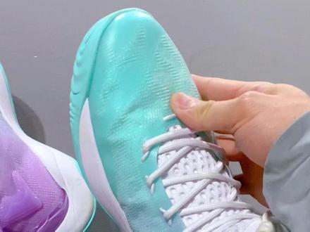 如果250块钱以内,强度不是特别大的话,可以考虑这双见山2。#好鞋推荐好看不贵 #打球怎么穿