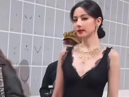 迪丽热巴|暗夜女王 #时尚 #时尚穿搭#迪丽热巴