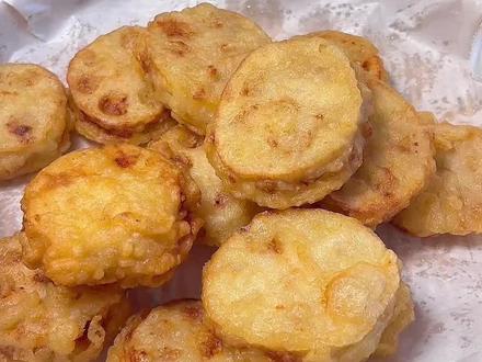 年夜饭的餐桌上少不了炸藕盒,酥酥脆脆的特别好吃#藕盒 #年夜饭 #满级吃商指南 #年夜饭菜单提前曝光了 #美食