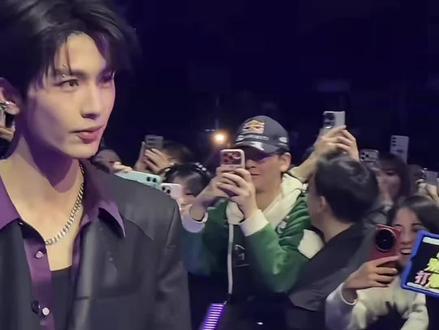 张凌赫又来强制爱了 好带感😍#张凌赫 #林允 #归鸾 #路透 #强制爱