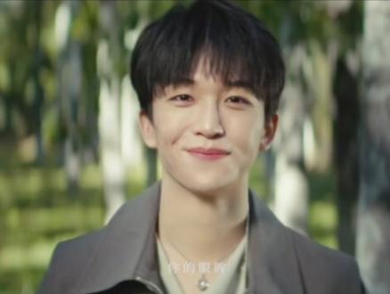 真的是一个非常棒的mv,黄子生气对那一段真给我看的一愣一愣的,说完生气话之后整个人都是抖得,看的心疼死了😖😖#黄子弘凡#爱与欠 #电影感 #mv #黄子弘凡晚一点绿灯