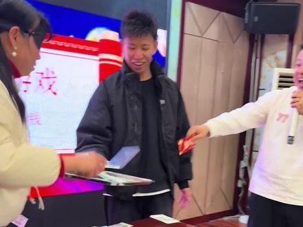 #年会小游戏 #2026 #年度盛典
#创业路上的我们
大家在做游戏的时候,真的是开心到飞起。
#本末设计