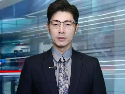 斑马线上跳舞24秒?
一对男女在斑马线上跳舞 马路变舞台?
交警:已关注 会加强路面监督#斑马线