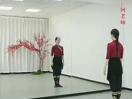 小何老师原创舞蹈《月光洒满草原》完整版背面展示。