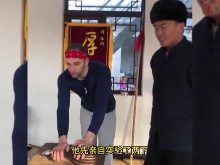 外国人上门打假鸽武缘,老外不懂人情世故,看的出来他是真想打假 #外国人 #鸽武缘 #打假 #寸拳